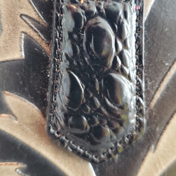 Brahmin Embossed Duxbury Black and Taupe Purse - Picture 4 of 8